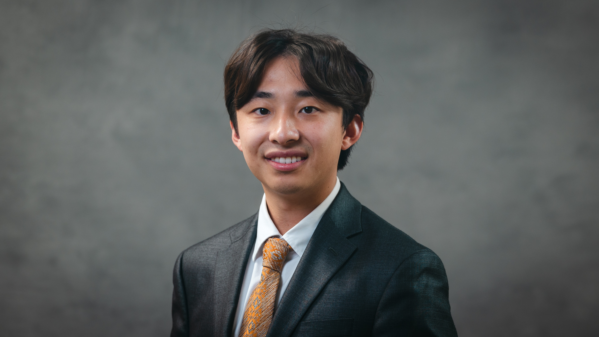 Formal photo of Spencer Ma.